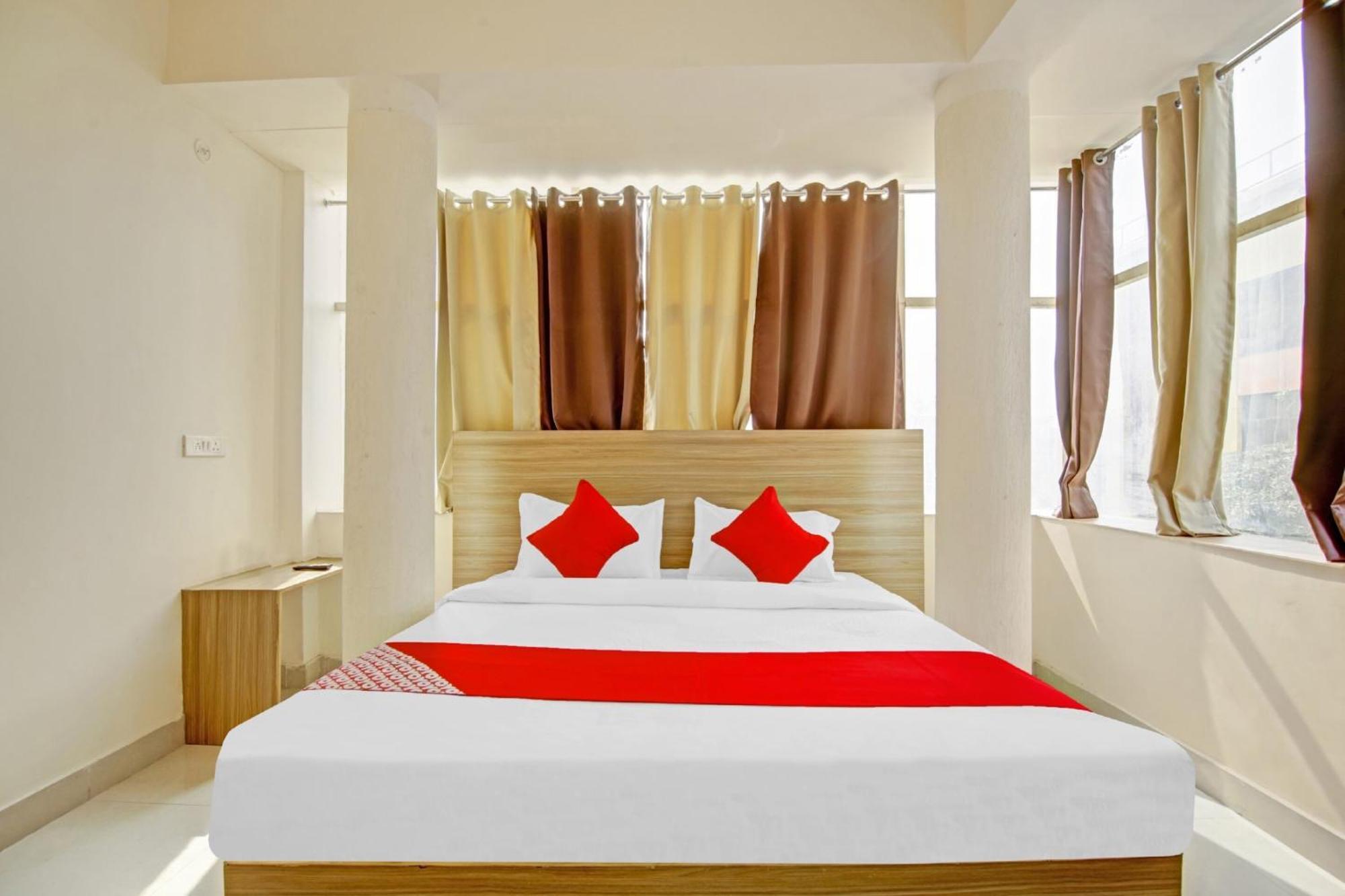 Oyo Flagship 80772 Hotel The Grand Rdc Ghaziabad Exterior photo