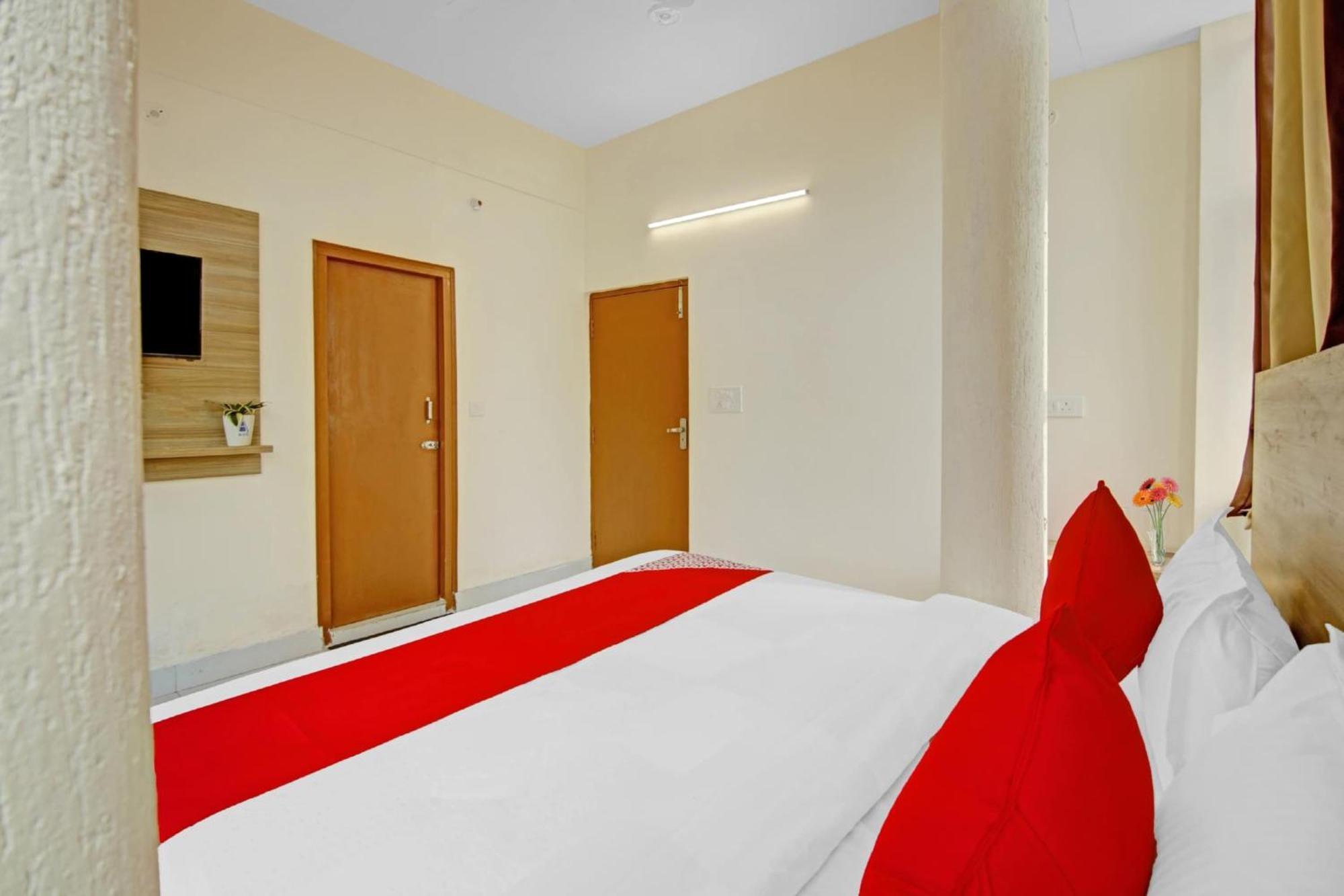 Oyo Flagship 80772 Hotel The Grand Rdc Ghaziabad Exterior photo