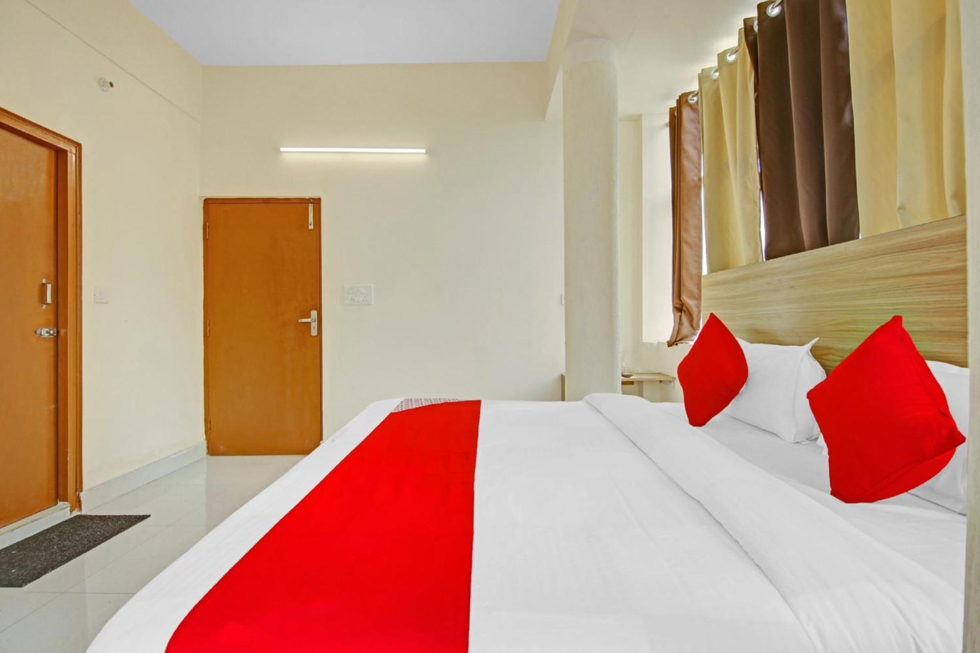 Oyo Flagship 80772 Hotel The Grand Rdc Ghaziabad Exterior photo
