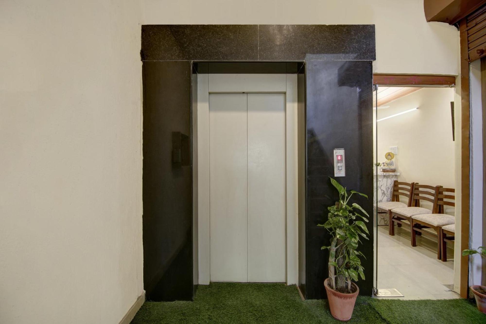 Oyo Flagship 80772 Hotel The Grand Rdc Ghaziabad Exterior photo