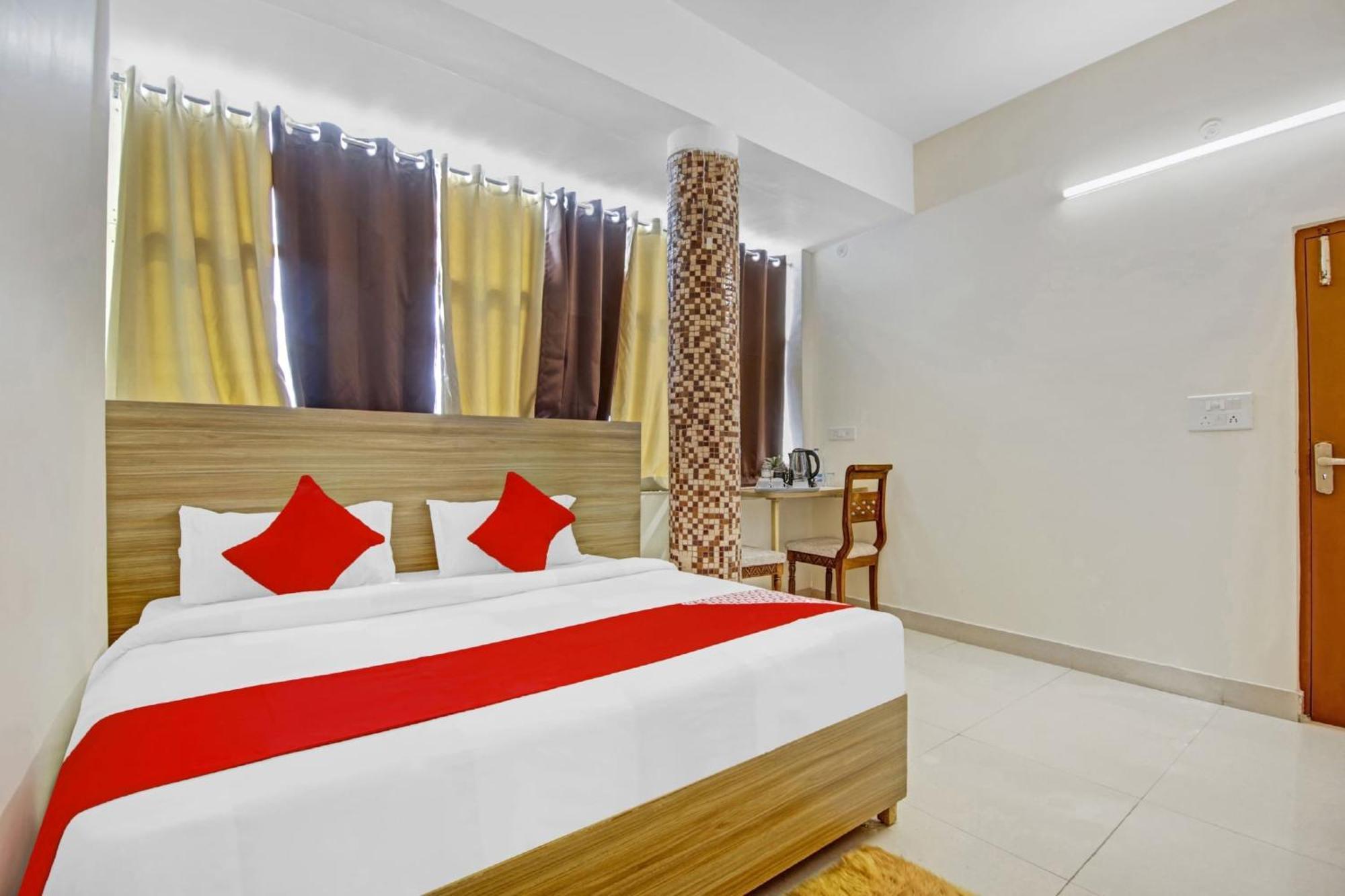 Oyo Flagship 80772 Hotel The Grand Rdc Ghaziabad Exterior photo