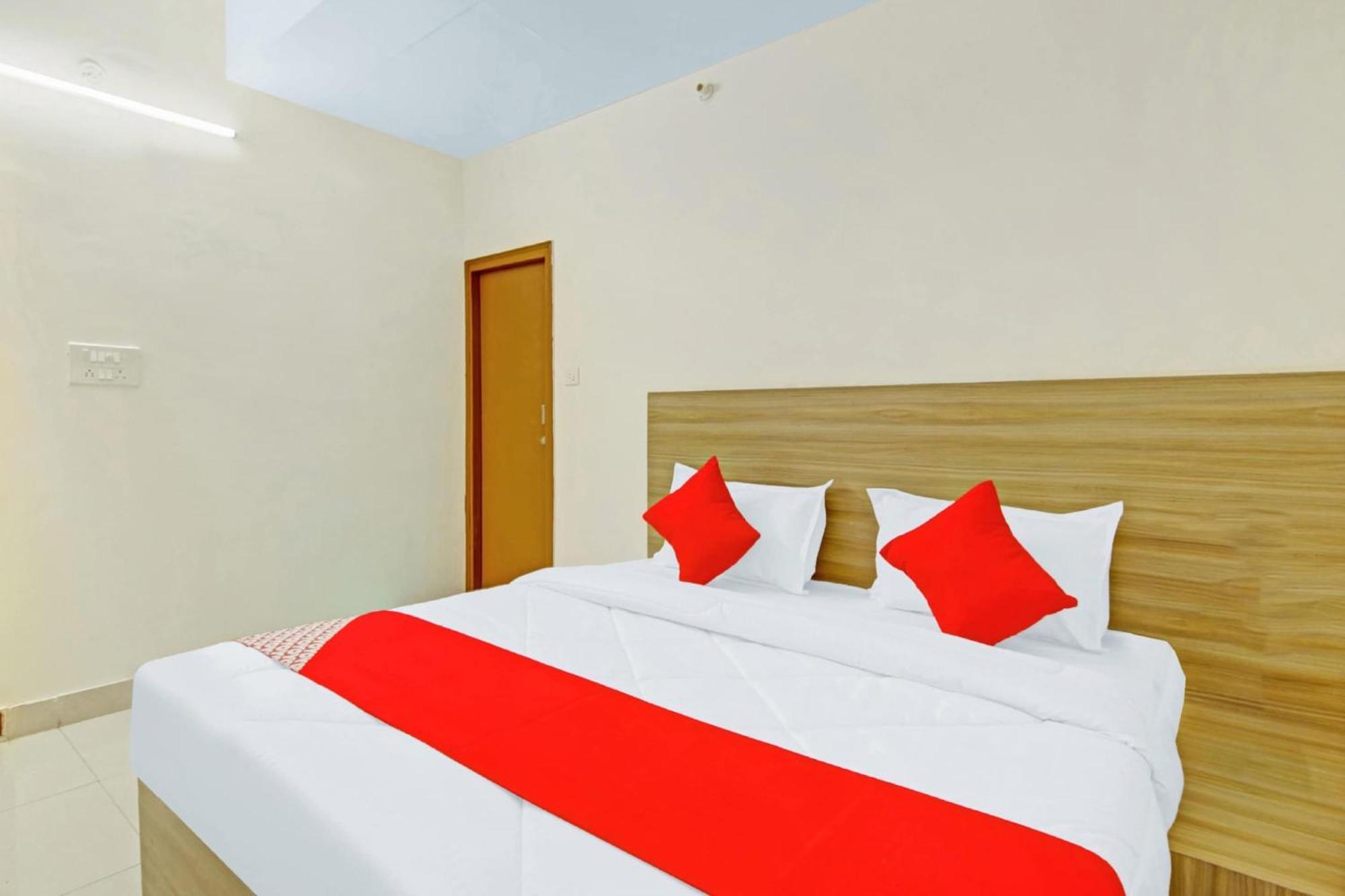 Oyo Flagship 80772 Hotel The Grand Rdc Ghaziabad Exterior photo