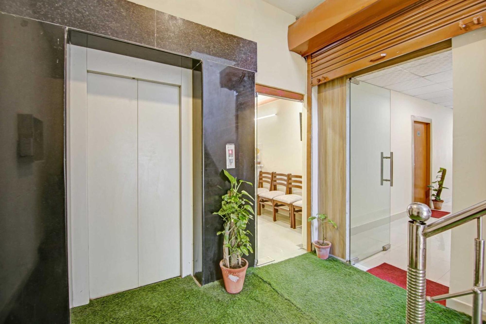 Oyo Flagship 80772 Hotel The Grand Rdc Ghaziabad Exterior photo