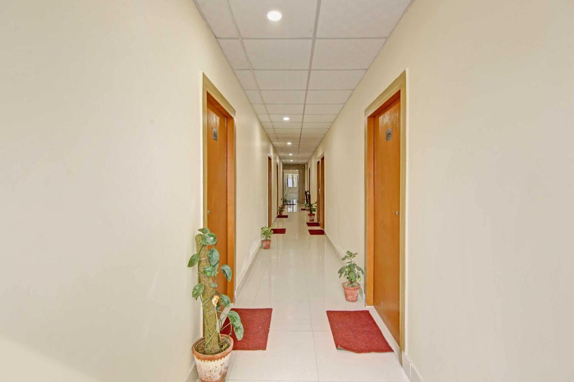 Oyo Flagship 80772 Hotel The Grand Rdc Ghaziabad Exterior photo
